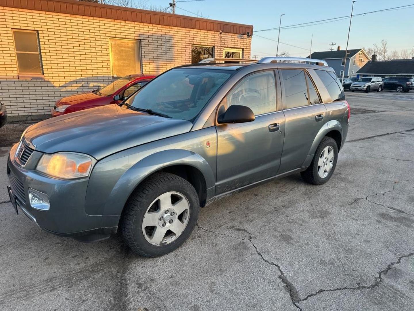 2007 GRAY SATURN VUE (5GZCZ63487S) with an 3.5L engine, Automatic transmission, located at 1708 Broadway, Rockford, IL, 61104, (815) 397-5010, 42.252522, -89.069359 - Photo#0