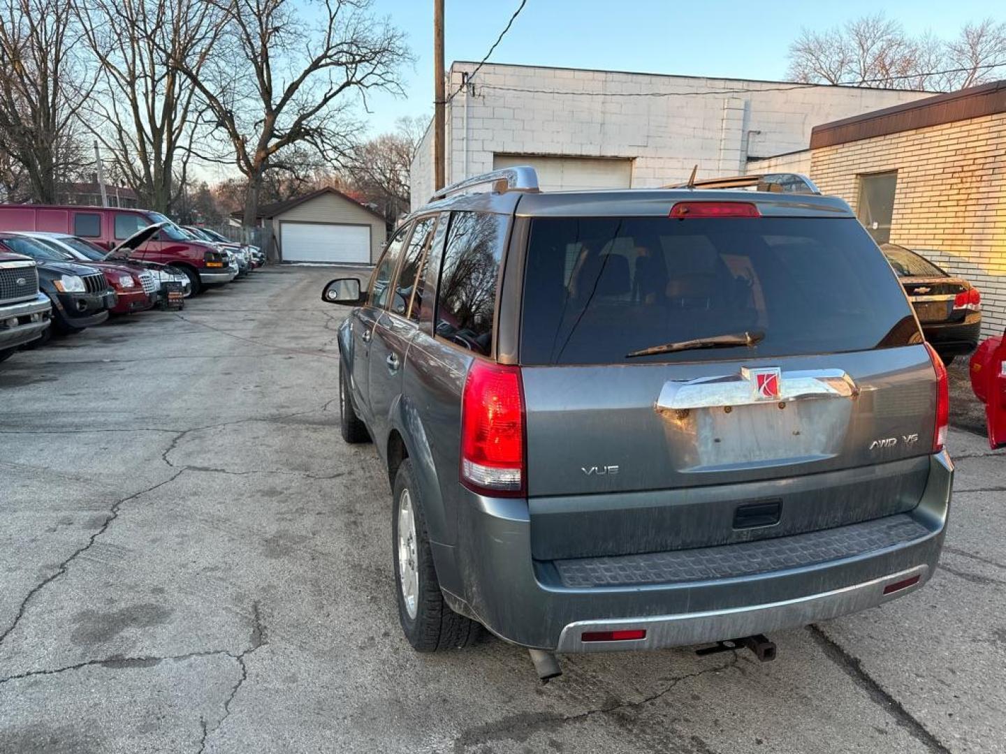 2007 GRAY SATURN VUE (5GZCZ63487S) with an 3.5L engine, Automatic transmission, located at 1708 Broadway, Rockford, IL, 61104, (815) 397-5010, 42.252522, -89.069359 - Photo#1