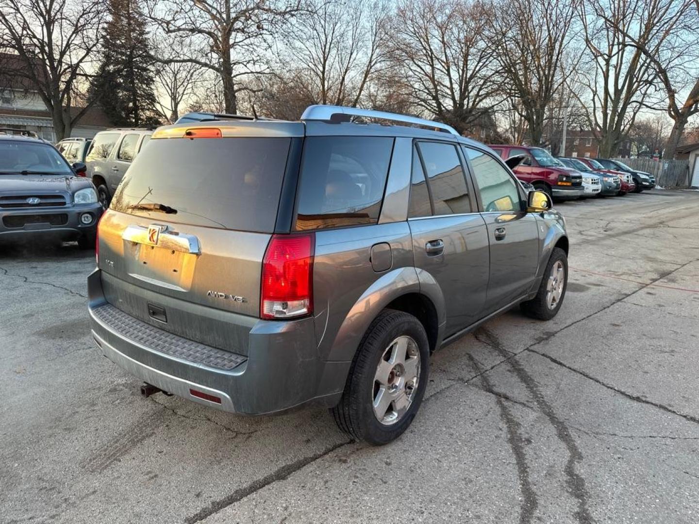 2007 GRAY SATURN VUE (5GZCZ63487S) with an 3.5L engine, Automatic transmission, located at 1708 Broadway, Rockford, IL, 61104, (815) 397-5010, 42.252522, -89.069359 - Photo#2