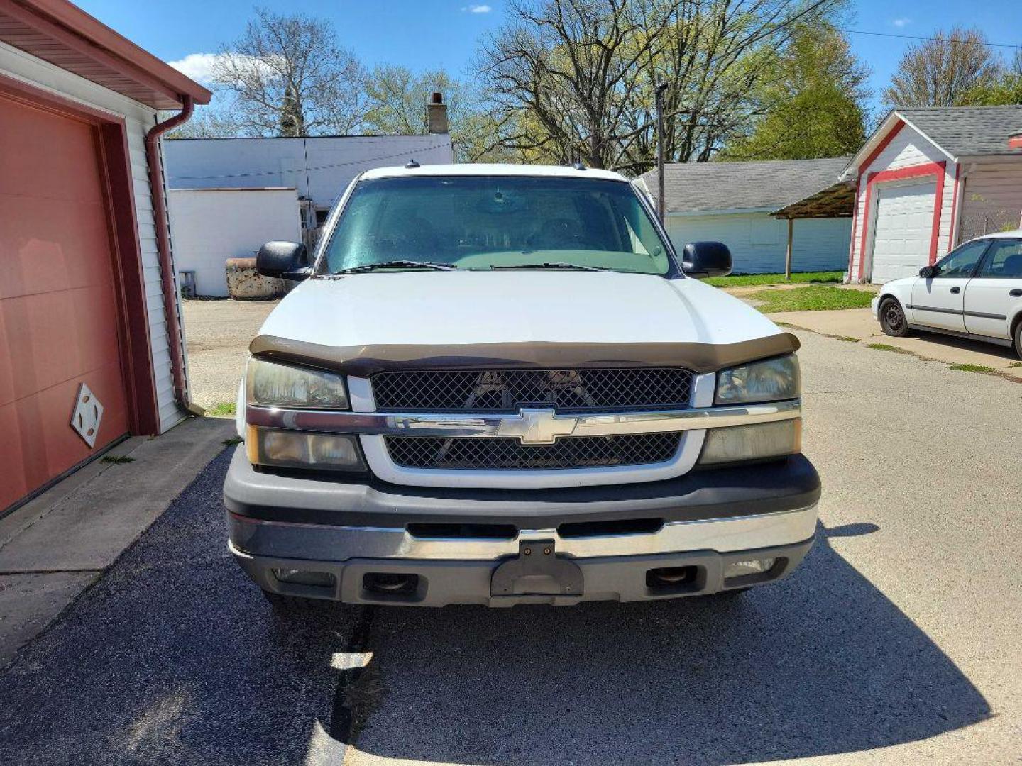 2003 WHITE CHEVROLET SILVERADO 1500 (1GCEK19T13E) with an 5.3L engine, Automatic transmission, located at 1708 Broadway, Rockford, IL, 61104, (815) 397-5010, 42.252522, -89.069359 - Photo#0