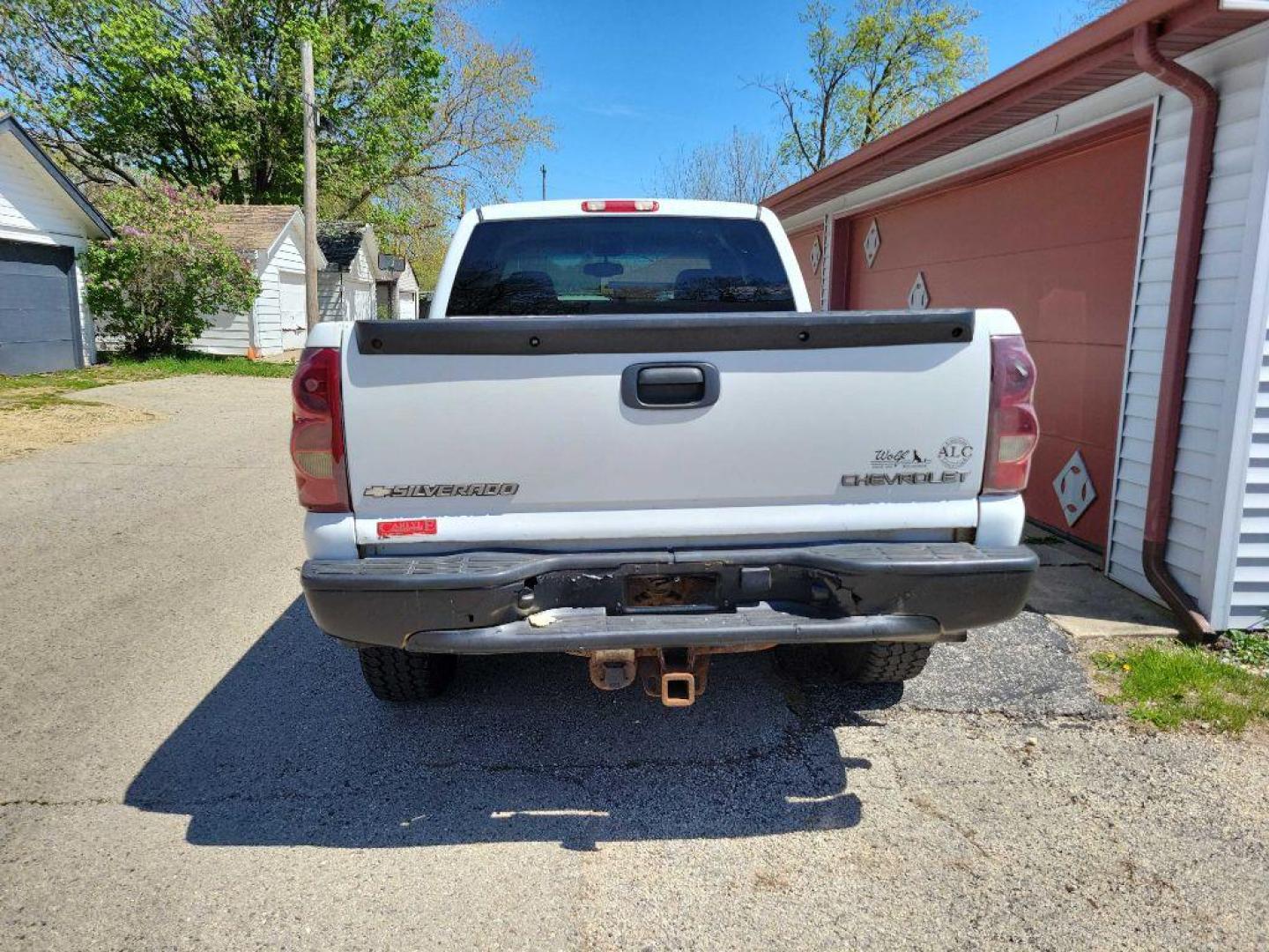 2003 WHITE CHEVROLET SILVERADO 1500 (1GCEK19T13E) with an 5.3L engine, Automatic transmission, located at 1708 Broadway, Rockford, IL, 61104, (815) 397-5010, 42.252522, -89.069359 - Photo#2