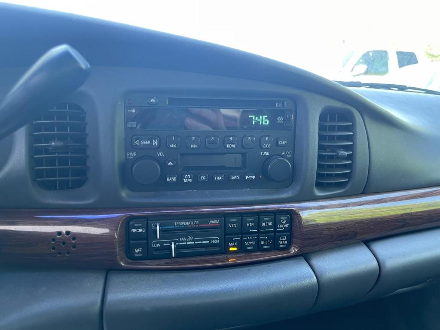 2005 BLUE BUICK LESABRE CUSTOM (1G4HP52K45U) with an 3.8L engine, Automatic transmission, located at 1708 Broadway, Rockford, IL, 61104, (815) 397-5010, 42.252522, -89.069359 - Photo#6