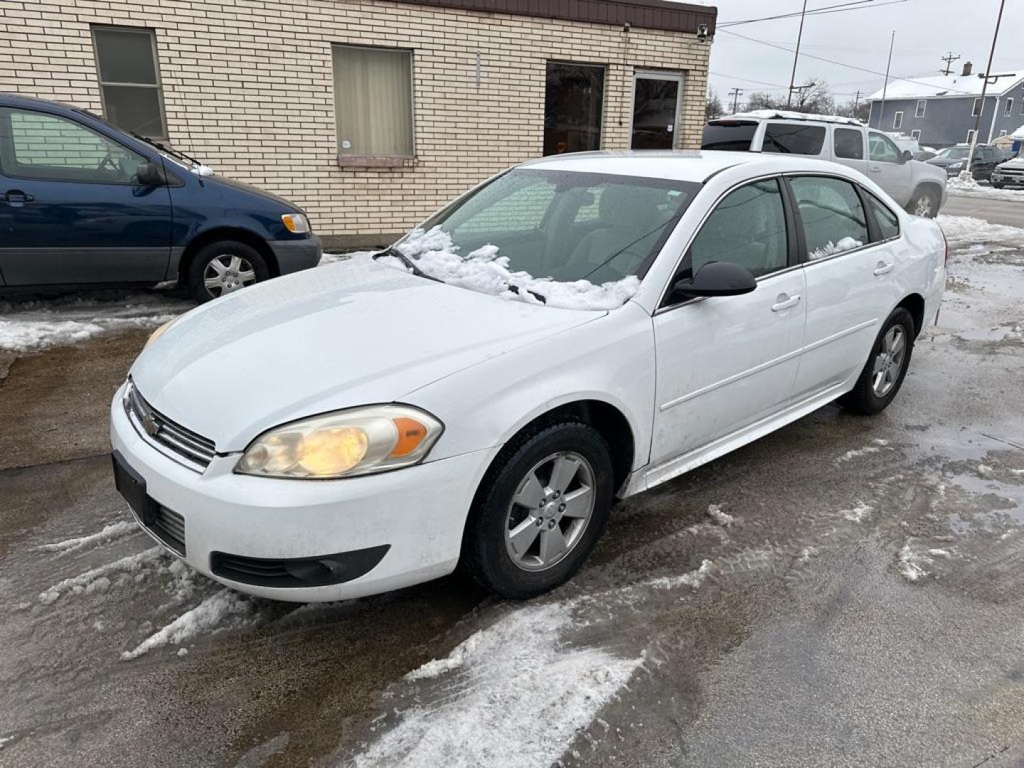 2010 WHITE CHEVROLET IMPALA LT (2G1WB5EKXA1) with an 3.5L engine, Automatic transmission, located at 1708 Broadway, Rockford, IL, 61104, (815) 397-5010, 42.252522, -89.069359 - Photo#1