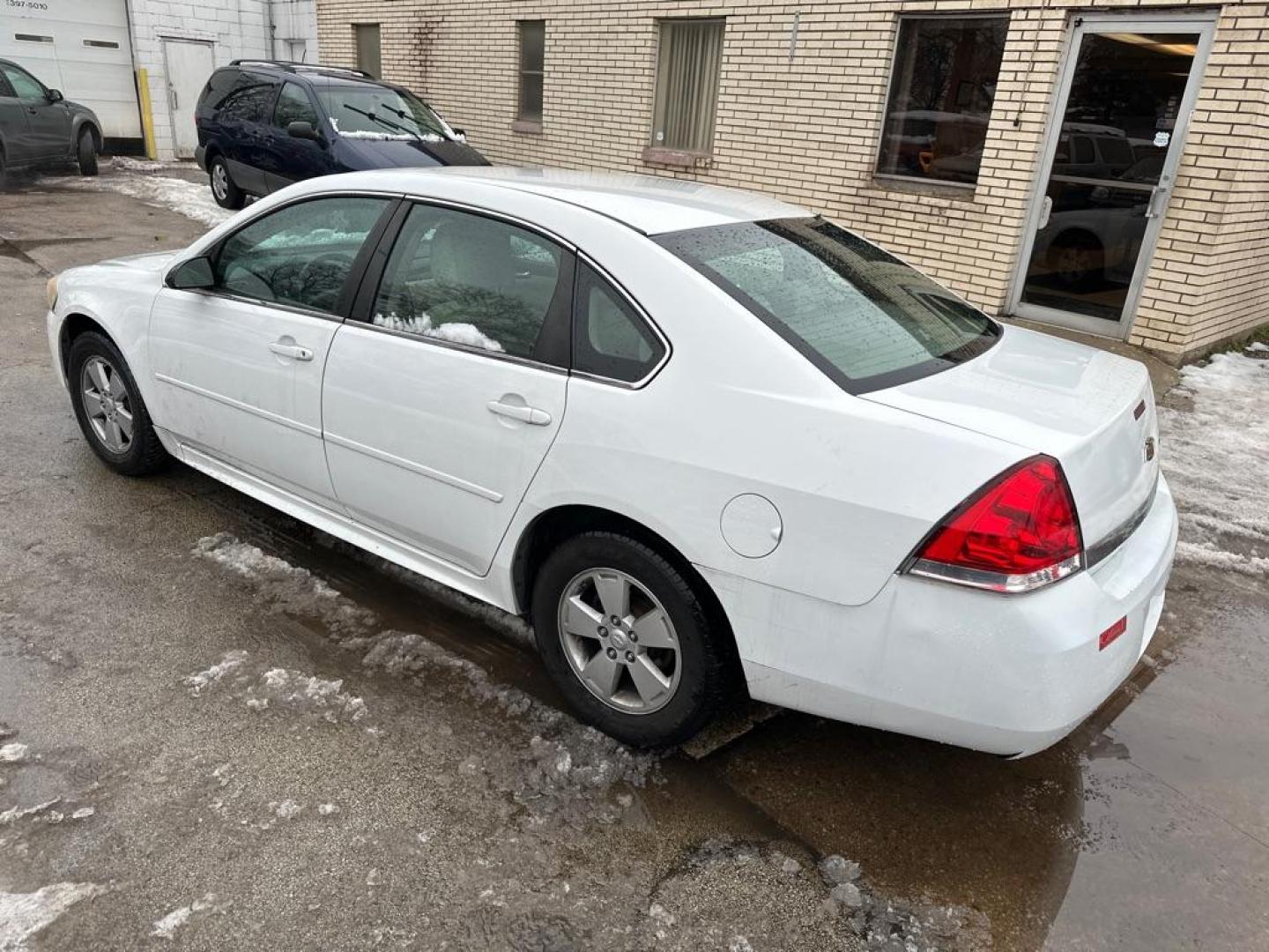 2010 WHITE CHEVROLET IMPALA LT (2G1WB5EKXA1) with an 3.5L engine, Automatic transmission, located at 1708 Broadway, Rockford, IL, 61104, (815) 397-5010, 42.252522, -89.069359 - Photo#2