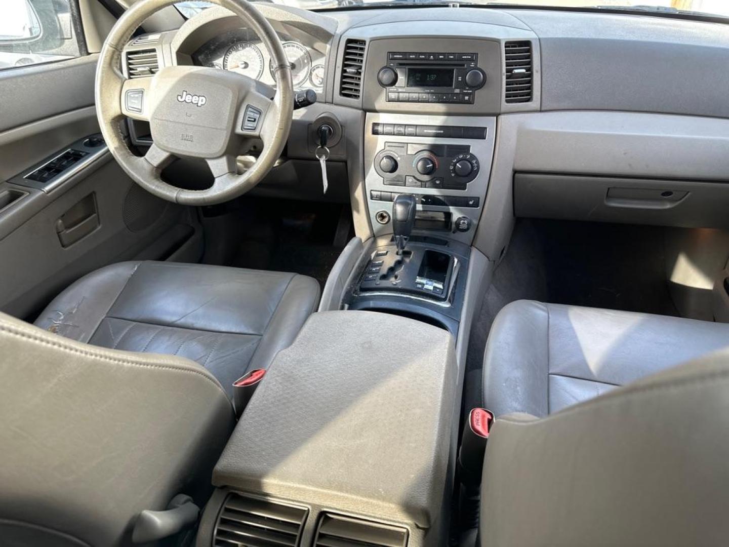 2005 GRAY JEEP GRAND CHEROKEE LAREDO (1J4HR48N05C) with an 4.7L engine, Automatic transmission, located at 1708 Broadway, Rockford, IL, 61104, (815) 397-5010, 42.252522, -89.069359 - Photo#6