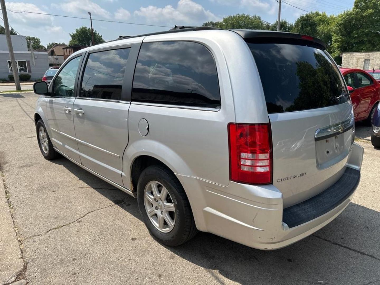 2010 SILVER CHRYSLER TOWN and COUNTRY TOURING (2A4RR5D15AR) with an 3.8L engine, Automatic transmission, located at 1708 Broadway, Rockford, IL, 61104, (815) 397-5010, 42.252522, -89.069359 - Photo#1