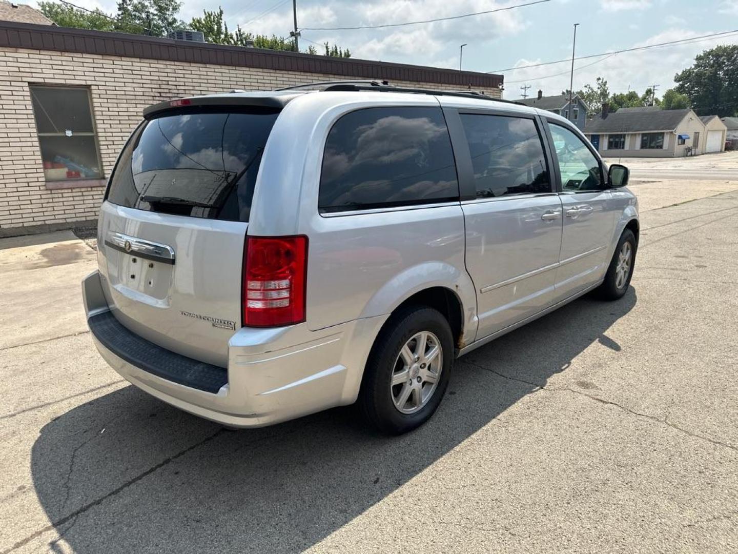 2010 SILVER CHRYSLER TOWN and COUNTRY TOURING (2A4RR5D15AR) with an 3.8L engine, Automatic transmission, located at 1708 Broadway, Rockford, IL, 61104, (815) 397-5010, 42.252522, -89.069359 - Photo#2