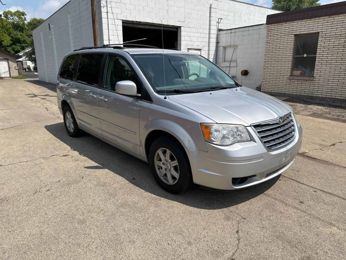 2010 SILVER CHRYSLER TOWN and COUNTRY TOURING (2A4RR5D15AR) with an 3.8L engine, Automatic transmission, located at 1708 Broadway, Rockford, IL, 61104, (815) 397-5010, 42.252522, -89.069359 - Photo#3