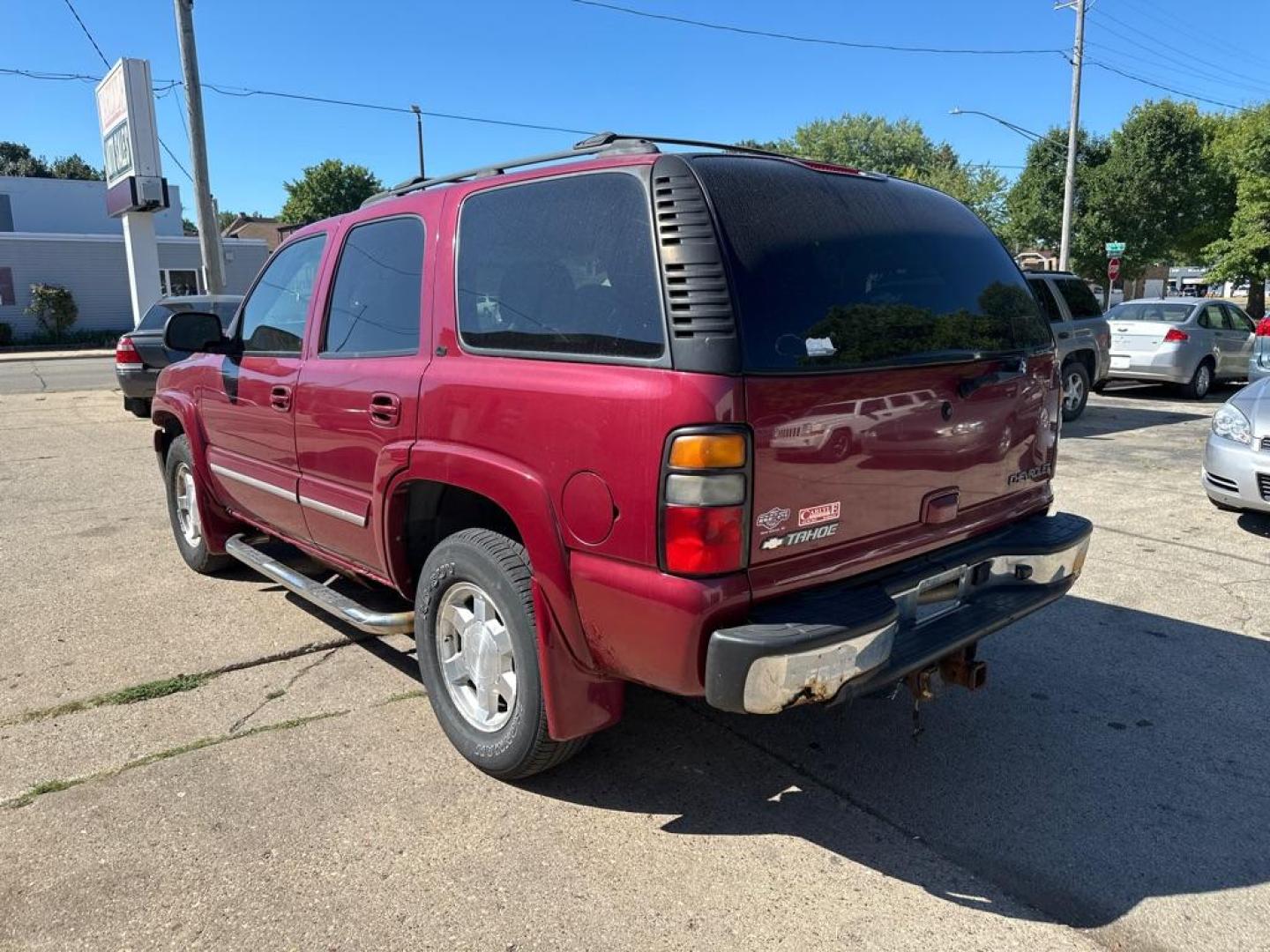 2005 RED CHEVROLET TAHOE 1500 (1GNEK13T25J) with an 5.3L engine, Automatic transmission, located at 1708 Broadway, Rockford, IL, 61104, (815) 397-5010, 42.252522, -89.069359 - Photo#1