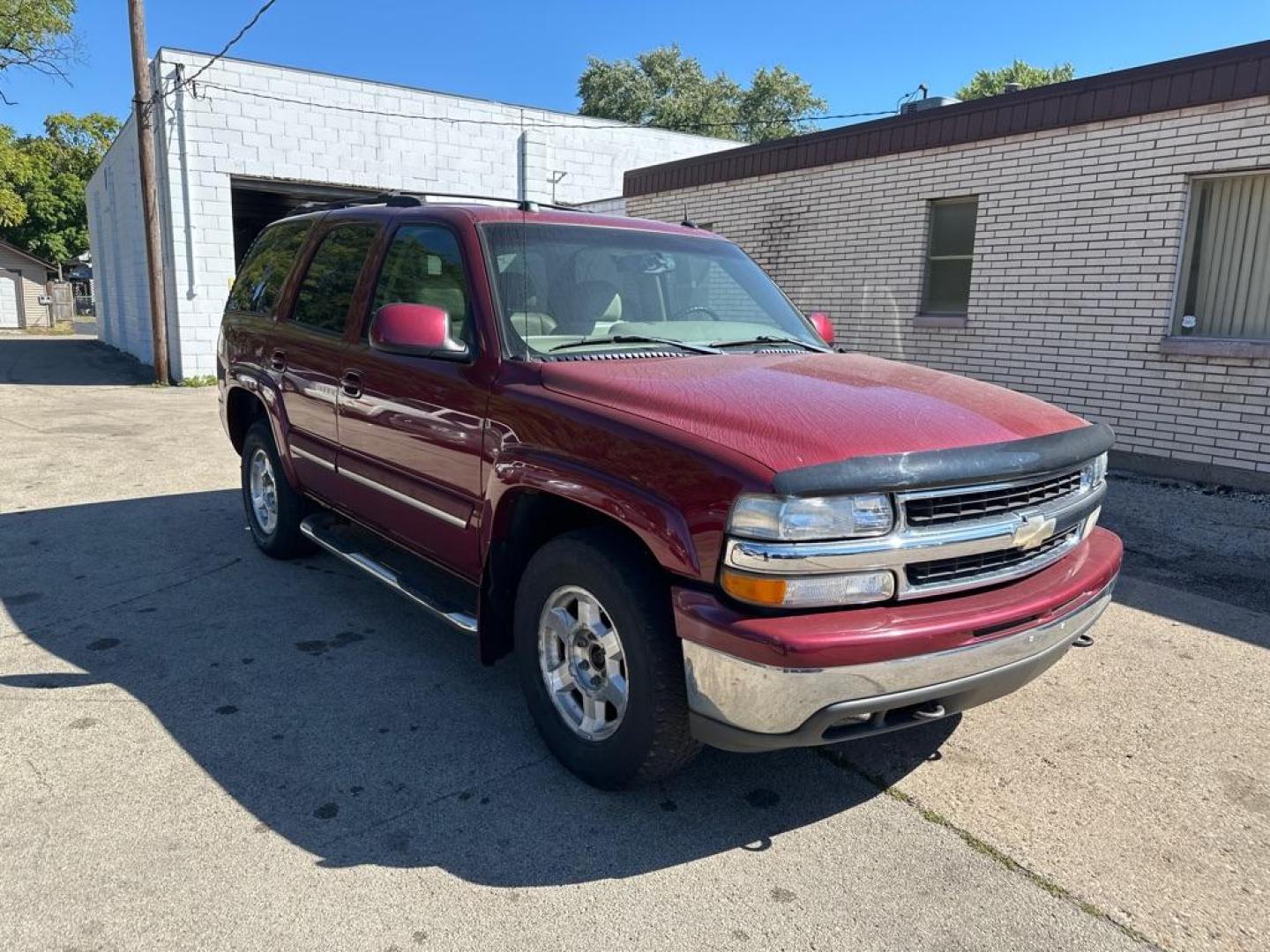 2005 RED CHEVROLET TAHOE 1500 (1GNEK13T25J) with an 5.3L engine, Automatic transmission, located at 1708 Broadway, Rockford, IL, 61104, (815) 397-5010, 42.252522, -89.069359 - Photo#3