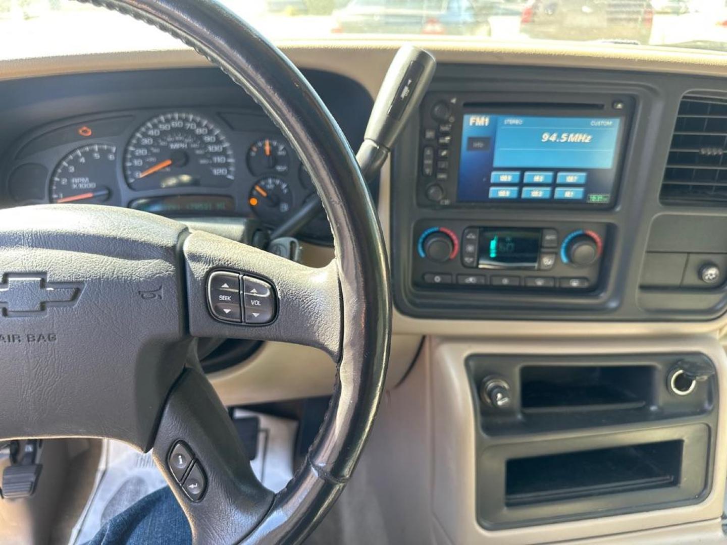 2005 RED CHEVROLET TAHOE 1500 (1GNEK13T25J) with an 5.3L engine, Automatic transmission, located at 1708 Broadway, Rockford, IL, 61104, (815) 397-5010, 42.252522, -89.069359 - Photo#8