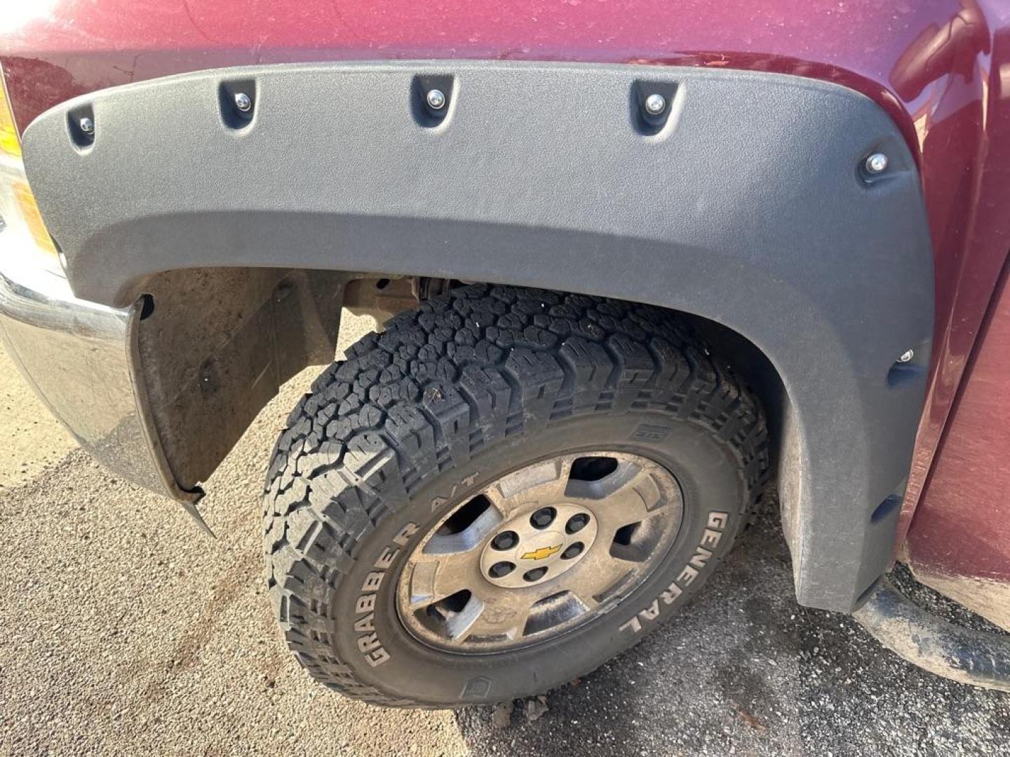 2013 RED CHEVROLET SILVERADO 1500 LT (1GCRKSE73DZ) with an 5.3L engine, Automatic transmission, located at 1708 Broadway, Rockford, IL, 61104, (815) 397-5010, 42.252522, -89.069359 - Photo#10