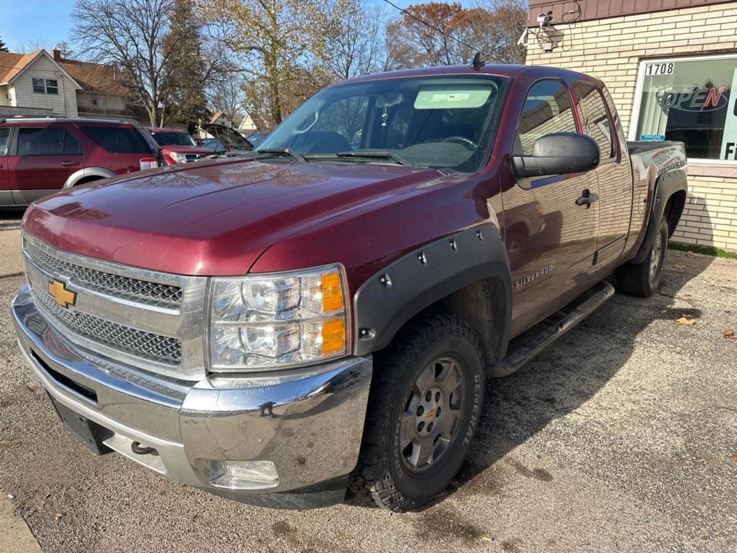 2013 RED CHEVROLET SILVERADO 1500 LT (1GCRKSE73DZ) with an 5.3L engine, Automatic transmission, located at 1708 Broadway, Rockford, IL, 61104, (815) 397-5010, 42.252522, -89.069359 - Photo#1