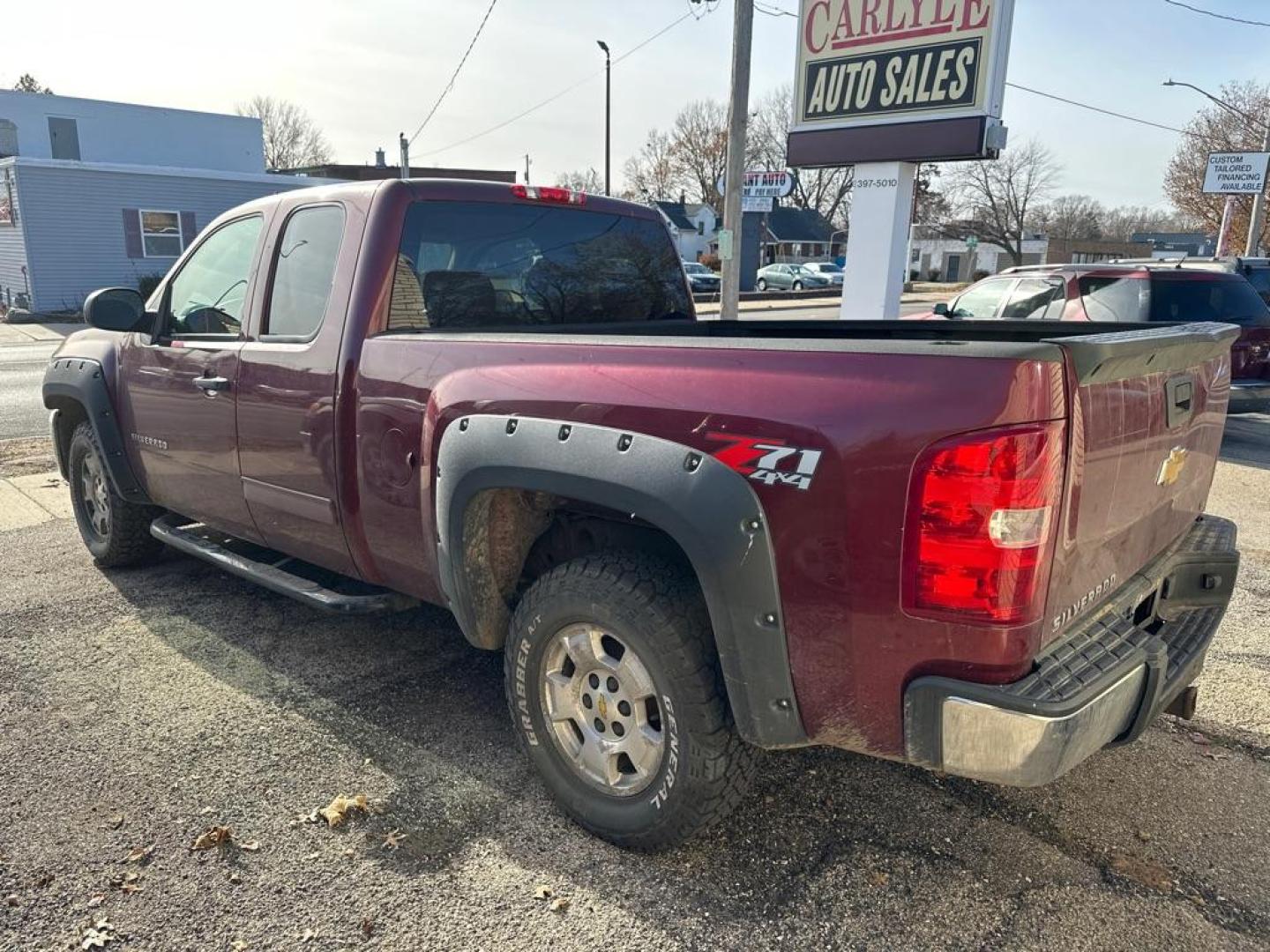 2013 RED CHEVROLET SILVERADO 1500 LT (1GCRKSE73DZ) with an 5.3L engine, Automatic transmission, located at 1708 Broadway, Rockford, IL, 61104, (815) 397-5010, 42.252522, -89.069359 - Photo#2