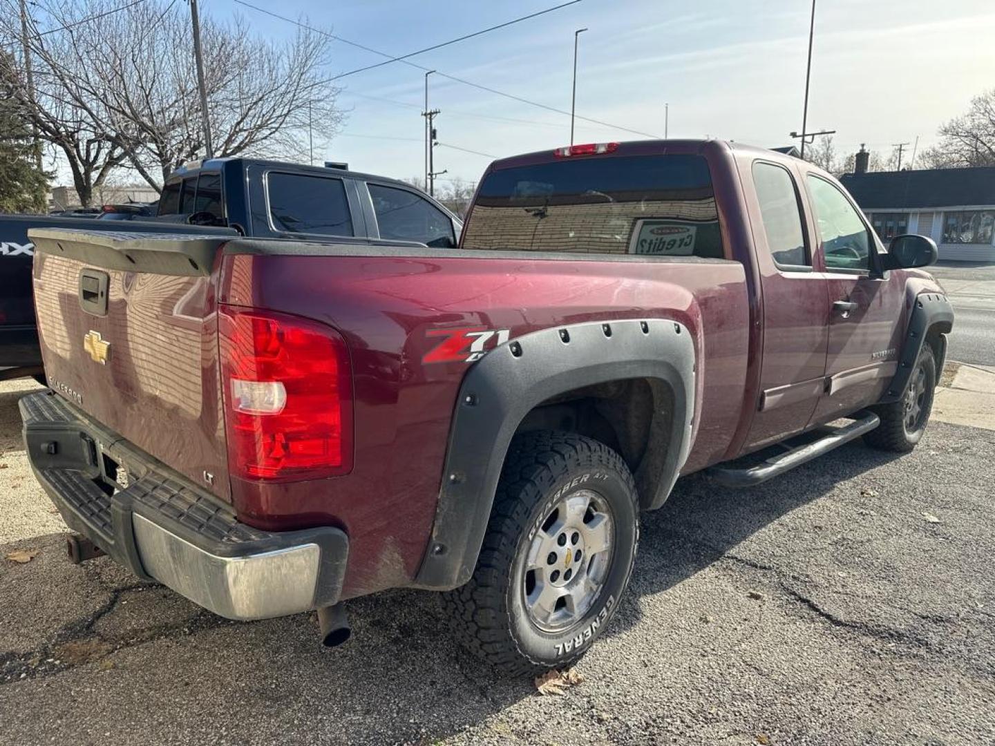 2013 RED CHEVROLET SILVERADO 1500 LT (1GCRKSE73DZ) with an 5.3L engine, Automatic transmission, located at 1708 Broadway, Rockford, IL, 61104, (815) 397-5010, 42.252522, -89.069359 - Photo#3