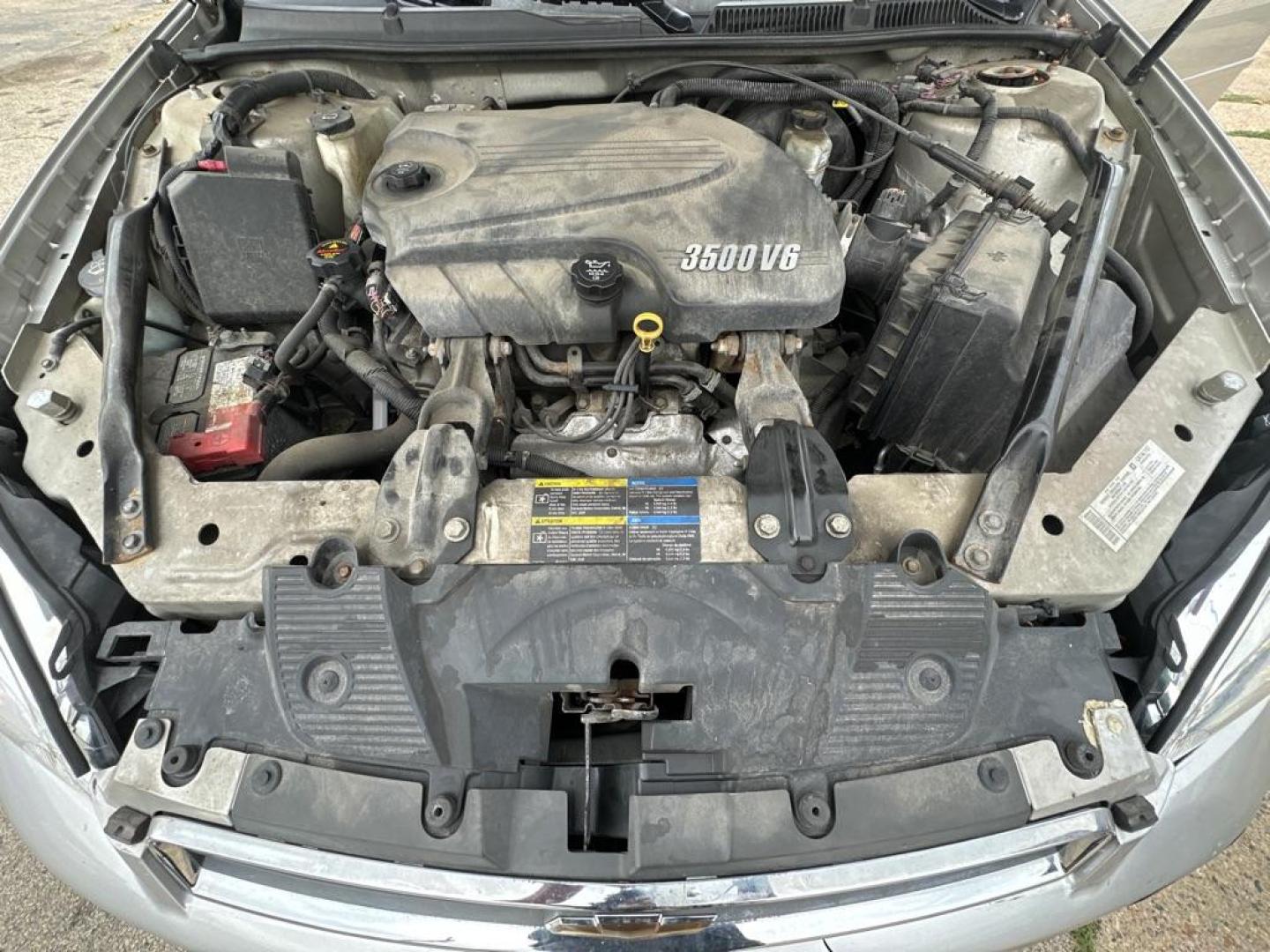 2007 SILVER CHEVROLET IMPALA LT (2G1WT58K179) with an 3.5L engine, Automatic transmission, located at 1708 Broadway, Rockford, IL, 61104, (815) 397-5010, 42.252522, -89.069359 - Photo#9