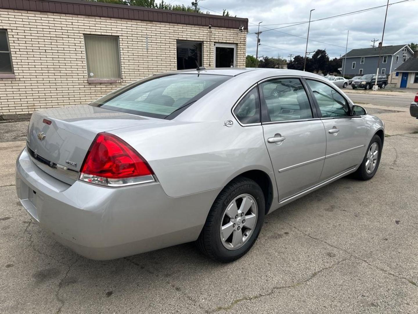 2007 SILVER CHEVROLET IMPALA LT (2G1WT58K179) with an 3.5L engine, Automatic transmission, located at 1708 Broadway, Rockford, IL, 61104, (815) 397-5010, 42.252522, -89.069359 - Photo#2