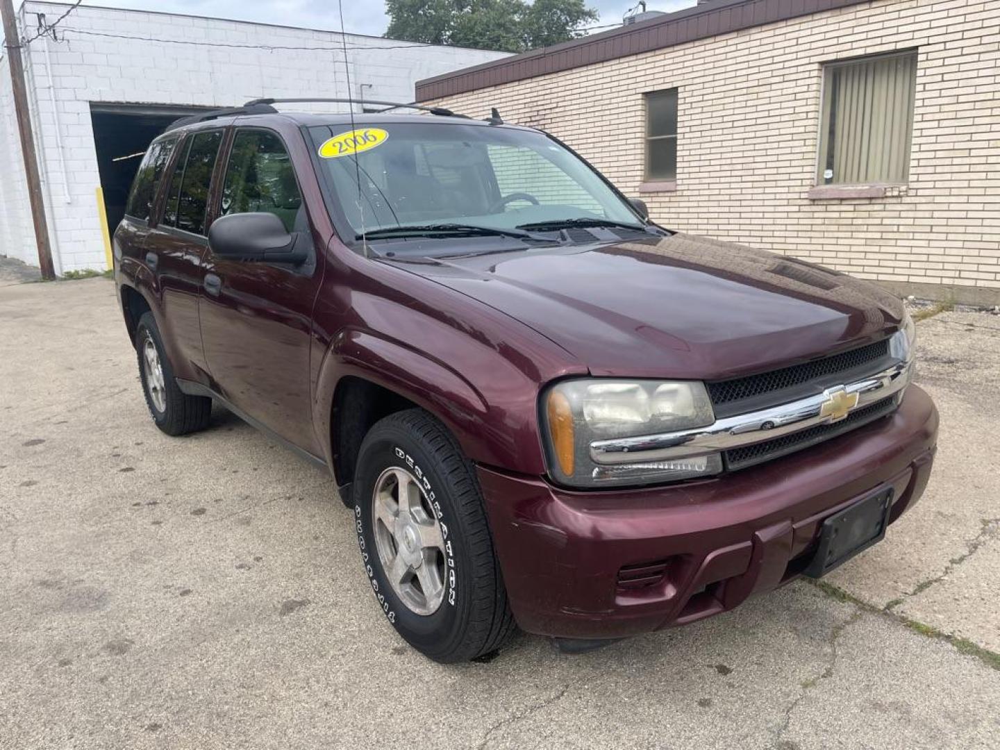 2006 PUPRLE CHEVROLET TRAILBLAZER LS (1GNDT13SX62) with an 4.2L engine, Automatic transmission, located at 1708 Broadway, Rockford, IL, 61104, (815) 397-5010, 42.252522, -89.069359 - Photo#1