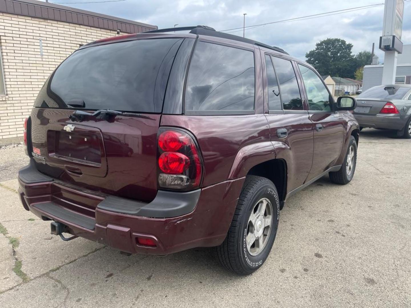 2006 PUPRLE CHEVROLET TRAILBLAZER LS (1GNDT13SX62) with an 4.2L engine, Automatic transmission, located at 1708 Broadway, Rockford, IL, 61104, (815) 397-5010, 42.252522, -89.069359 - Photo#2