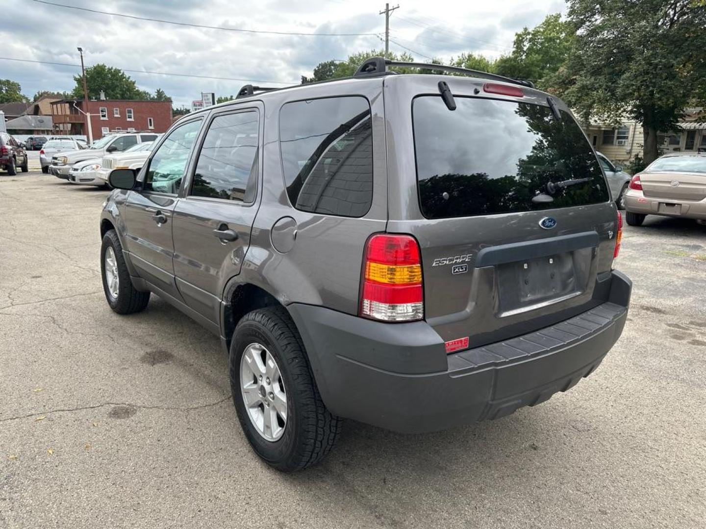 2006 GRAY FORD ESCAPE XLT (1FMYU931X6K) with an 3.0L engine, Automatic transmission, located at 1708 Broadway, Rockford, IL, 61104, (815) 397-5010, 42.252522, -89.069359 - Photo#1