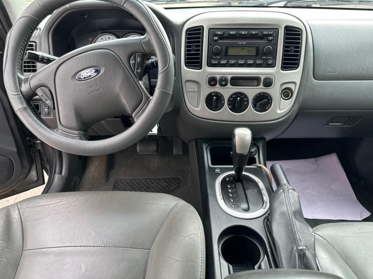 2006 GRAY FORD ESCAPE XLT (1FMYU931X6K) with an 3.0L engine, Automatic transmission, located at 1708 Broadway, Rockford, IL, 61104, (815) 397-5010, 42.252522, -89.069359 - Photo#5