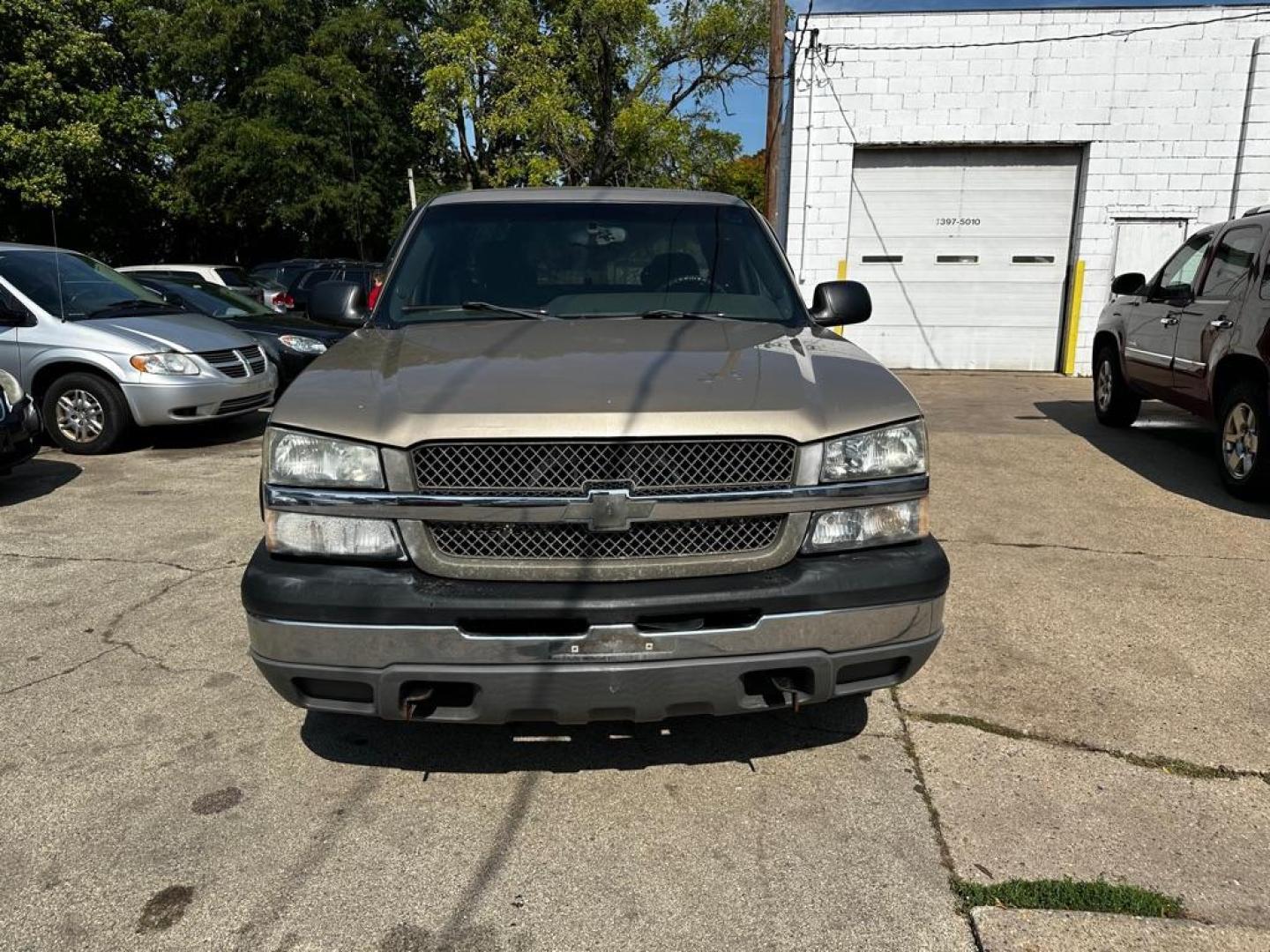 2004 GOLD CHEVROLET SILVERADO 1500 (1GCEK19Z24Z) with an 5.3L engine, Automatic transmission, located at 1708 Broadway, Rockford, IL, 61104, (815) 397-5010, 42.252522, -89.069359 - Photo#0