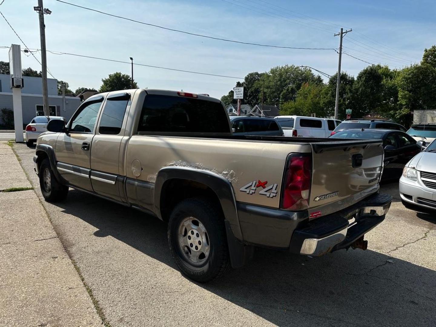 2004 GOLD CHEVROLET SILVERADO 1500 (1GCEK19Z24Z) with an 5.3L engine, Automatic transmission, located at 1708 Broadway, Rockford, IL, 61104, (815) 397-5010, 42.252522, -89.069359 - Photo#3