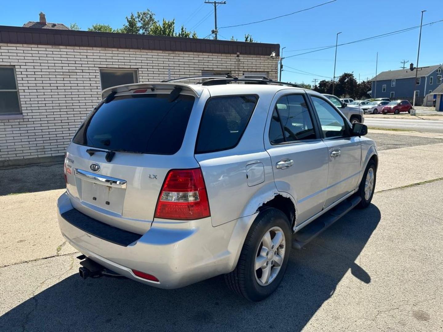 2007 SILVER KIA SORENTO EX (KNDJC736575) with an 3.8L engine, Automatic transmission, located at 1708 Broadway, Rockford, IL, 61104, (815) 397-5010, 42.252522, -89.069359 - Photo#2