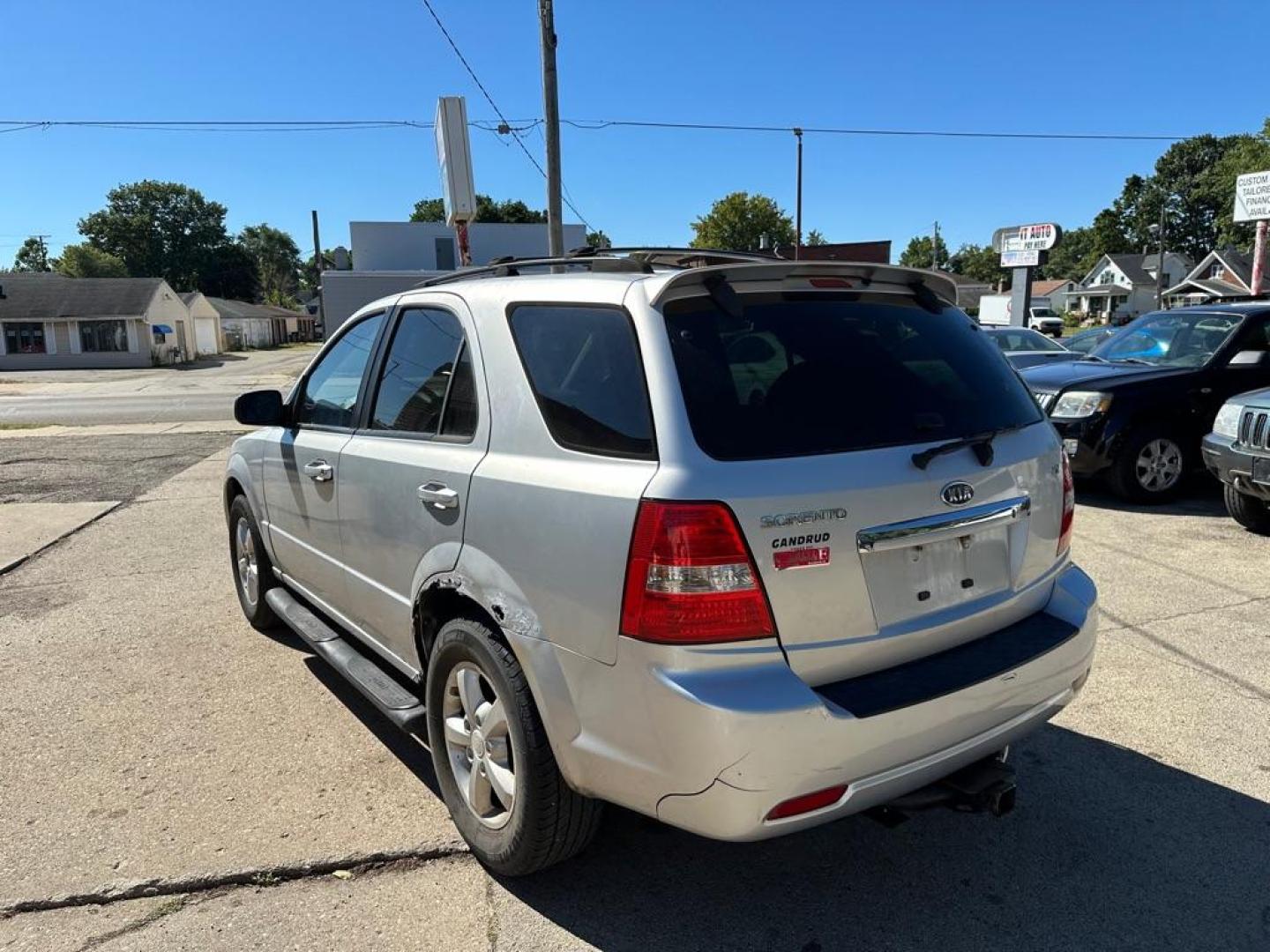 2007 SILVER KIA SORENTO EX (KNDJC736575) with an 3.8L engine, Automatic transmission, located at 1708 Broadway, Rockford, IL, 61104, (815) 397-5010, 42.252522, -89.069359 - Photo#3