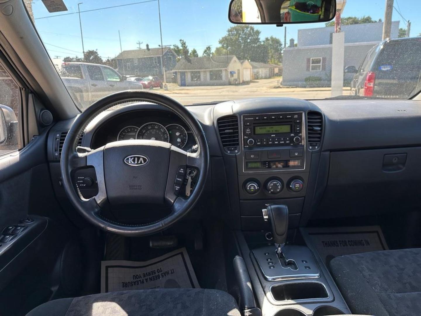 2007 SILVER KIA SORENTO EX (KNDJC736575) with an 3.8L engine, Automatic transmission, located at 1708 Broadway, Rockford, IL, 61104, (815) 397-5010, 42.252522, -89.069359 - Photo#5