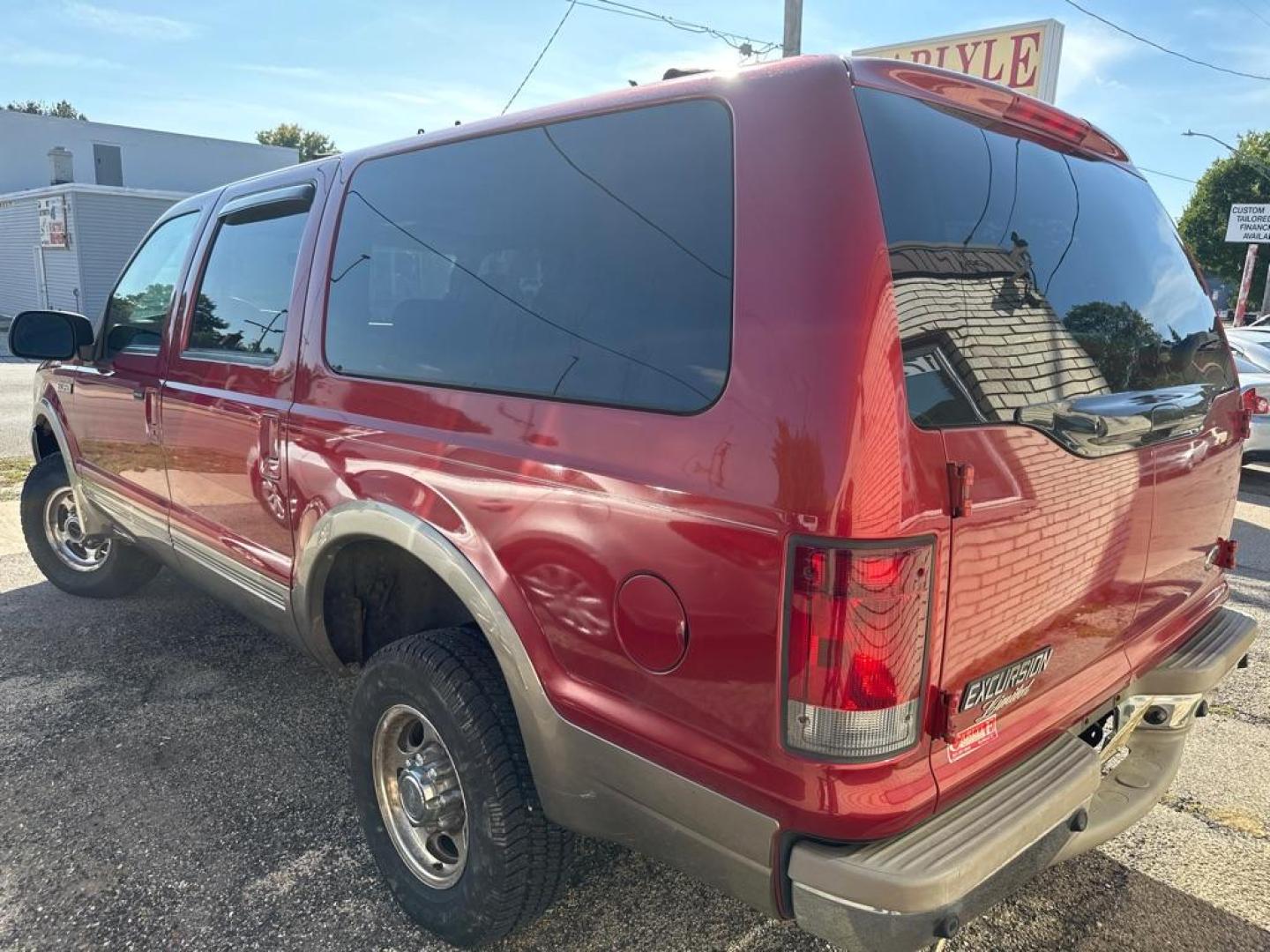 2001 RED FORD EXCURSION LIMITED (1FMNU43SX1E) with an 6.8L engine, Automatic transmission, located at 1708 Broadway, Rockford, IL, 61104, (815) 397-5010, 42.252522, -89.069359 - Photo#1