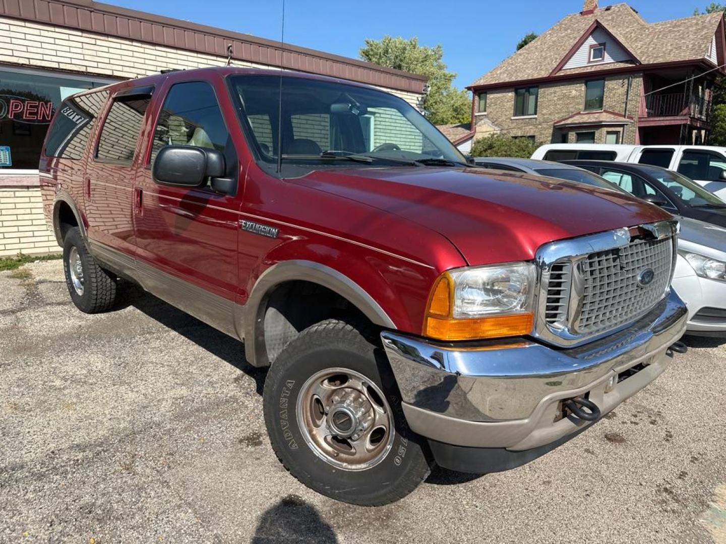 2001 RED FORD EXCURSION LIMITED (1FMNU43SX1E) with an 6.8L engine, Automatic transmission, located at 1708 Broadway, Rockford, IL, 61104, (815) 397-5010, 42.252522, -89.069359 - Photo#3