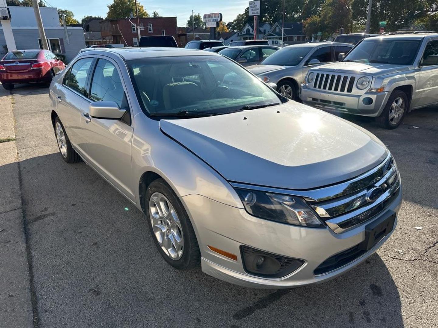 2010 SILVER FORD FUSION SE (3FAHP0HA7AR) with an 2.5L engine, Automatic transmission, located at 1708 Broadway, Rockford, IL, 61104, (815) 397-5010, 42.252522, -89.069359 - Photo#3