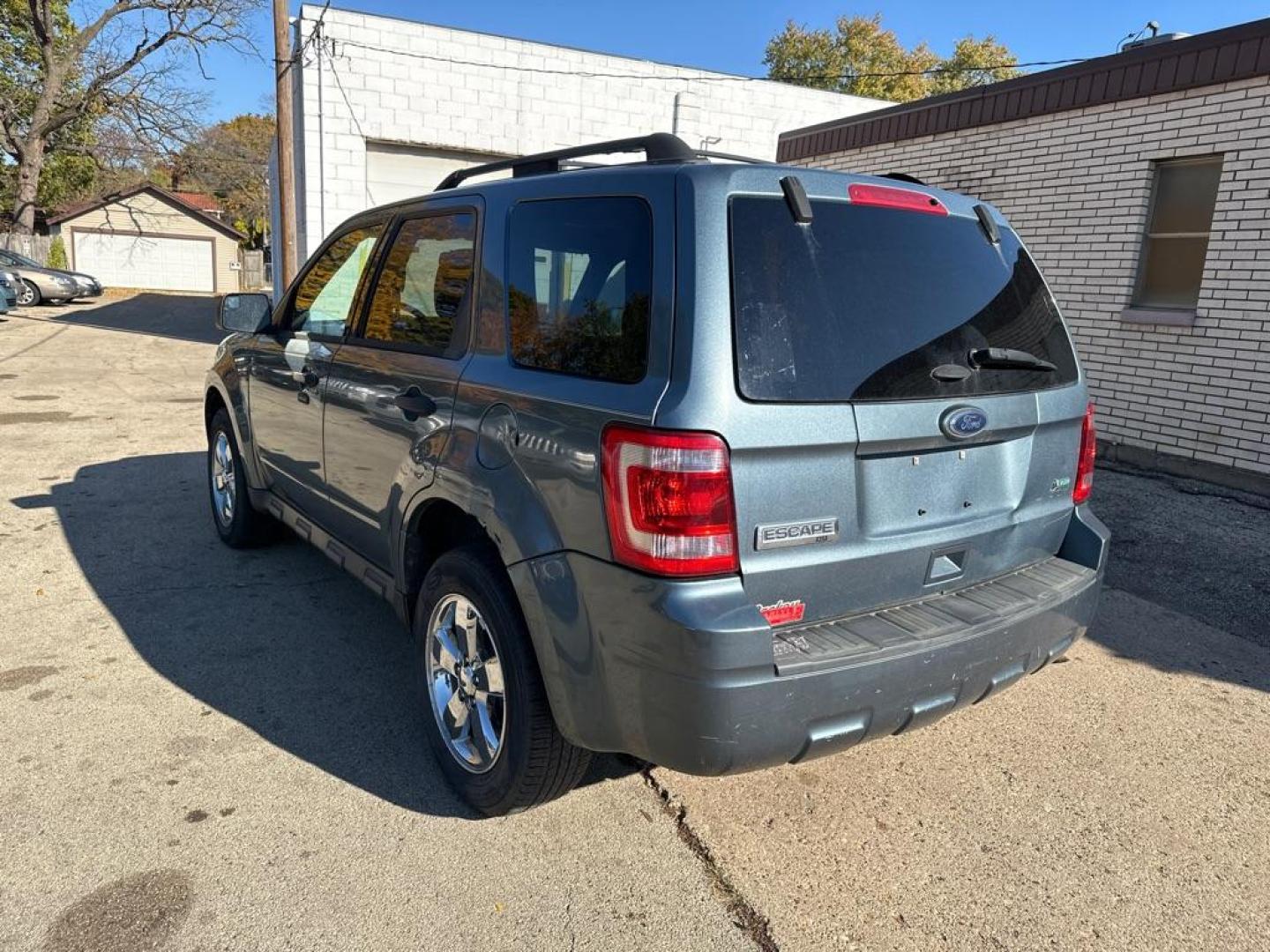 2012 BLUE FORD ESCAPE XLT (1FMCU0DG3CK) with an 3.0L engine, Automatic transmission, located at 1708 Broadway, Rockford, IL, 61104, (815) 397-5010, 42.252522, -89.069359 - Photo#1