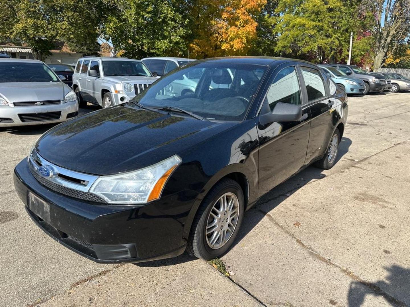 2011 BLACK FORD FOCUS SE (1FAHP3FN1BW) with an 2.0L engine, Automatic transmission, located at 1708 Broadway, Rockford, IL, 61104, (815) 397-5010, 42.252522, -89.069359 - Photo#0