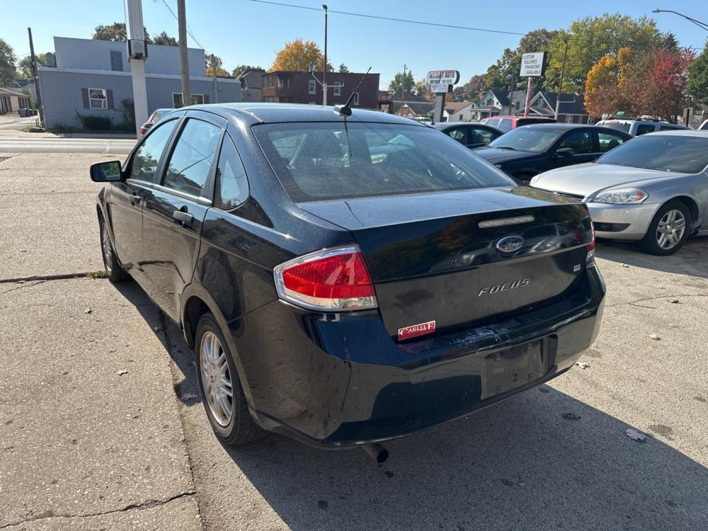 2011 BLACK FORD FOCUS SE (1FAHP3FN1BW) with an 2.0L engine, Automatic transmission, located at 1708 Broadway, Rockford, IL, 61104, (815) 397-5010, 42.252522, -89.069359 - Photo#1