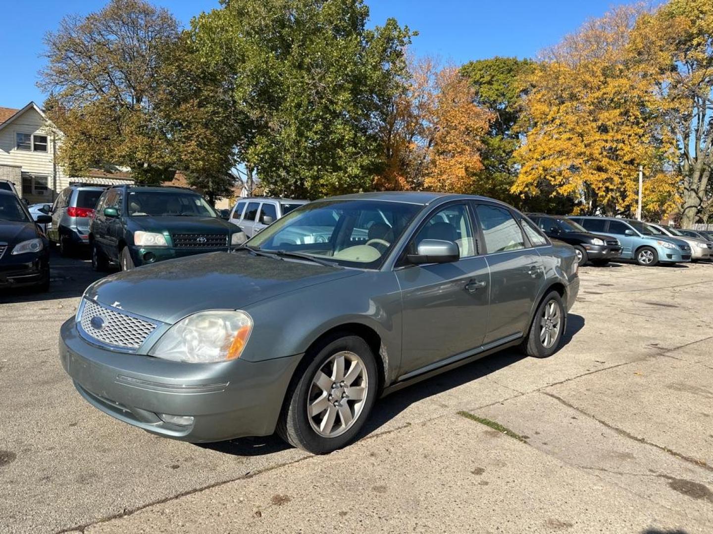 2007 GRAY FORD FIVE HUNDRED SEL (1FAFP24117G) with an 3.0L engine, Automatic transmission, located at 1708 Broadway, Rockford, IL, 61104, (815) 397-5010, 42.252522, -89.069359 - Photo#0