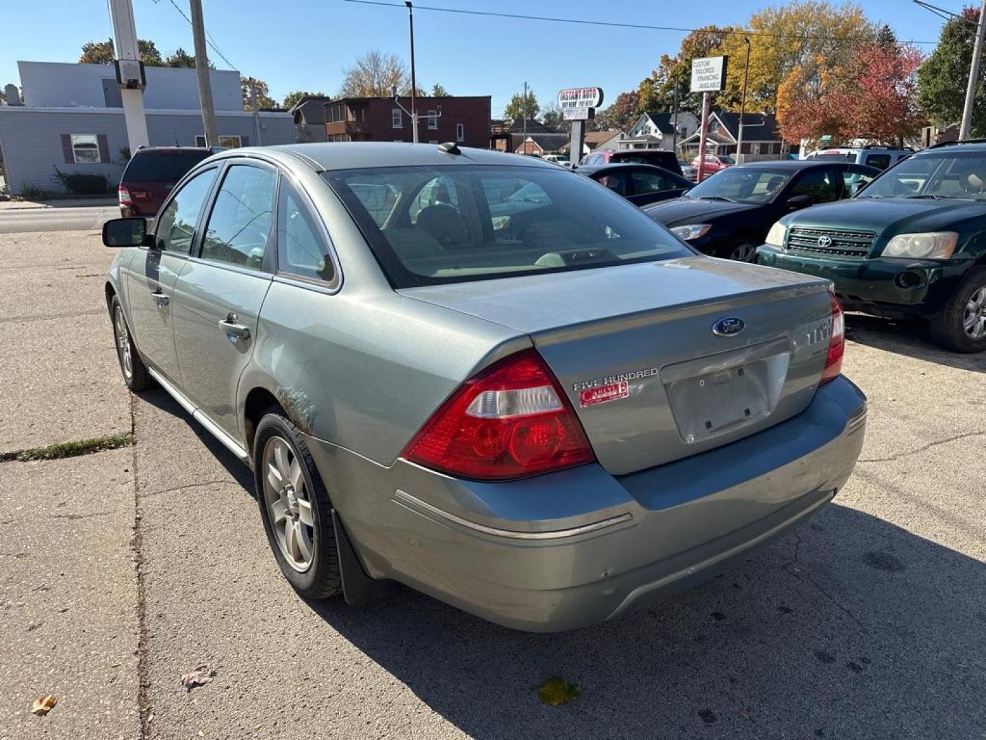 2007 GRAY FORD FIVE HUNDRED SEL (1FAFP24117G) with an 3.0L engine, Automatic transmission, located at 1708 Broadway, Rockford, IL, 61104, (815) 397-5010, 42.252522, -89.069359 - Photo#1