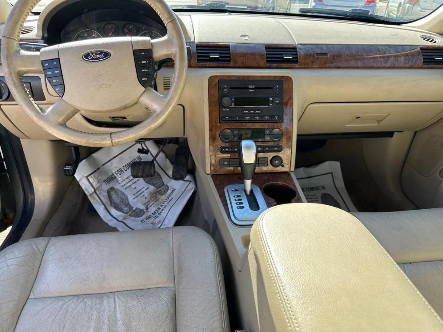 2007 GRAY FORD FIVE HUNDRED SEL (1FAFP24117G) with an 3.0L engine, Automatic transmission, located at 1708 Broadway, Rockford, IL, 61104, (815) 397-5010, 42.252522, -89.069359 - Photo#5