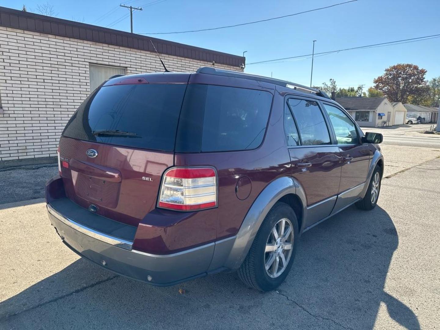 2008 MAROON FORD TAURUS X SEL (1FMDK02W38G) with an 3.5L engine, Automatic transmission, located at 1708 Broadway, Rockford, IL, 61104, (815) 397-5010, 42.252522, -89.069359 - Photo#2