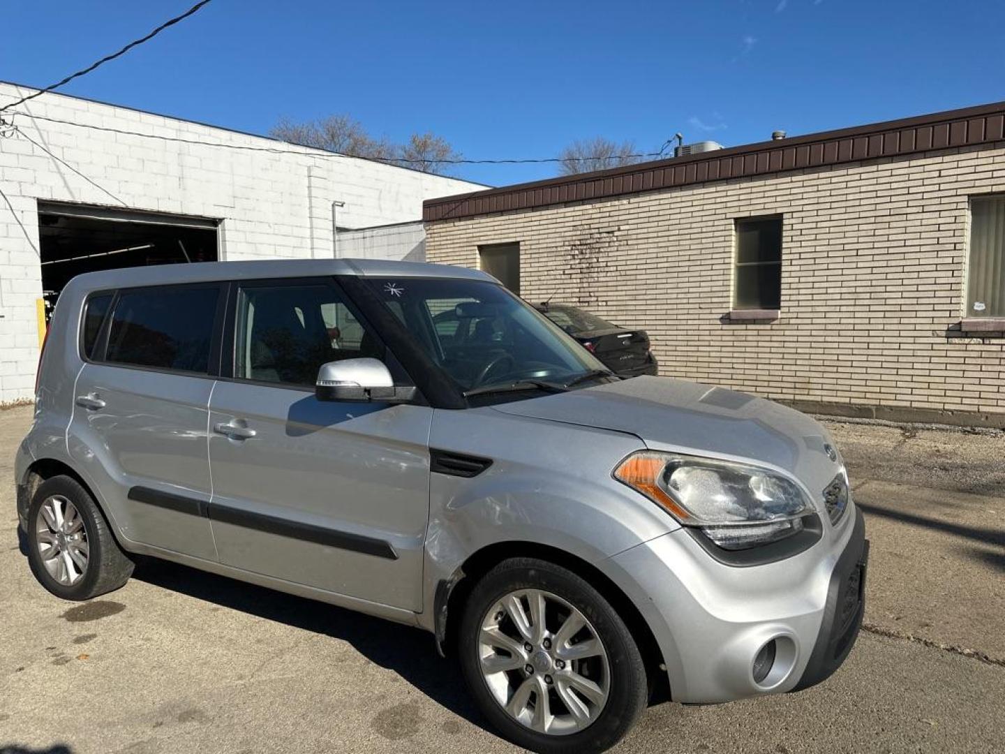 2012 SILVER KIA SOUL + (KNDJT2A62C7) with an 2.0L engine, Automatic transmission, located at 1708 Broadway, Rockford, IL, 61104, (815) 397-5010, 42.252522, -89.069359 - Photo#3