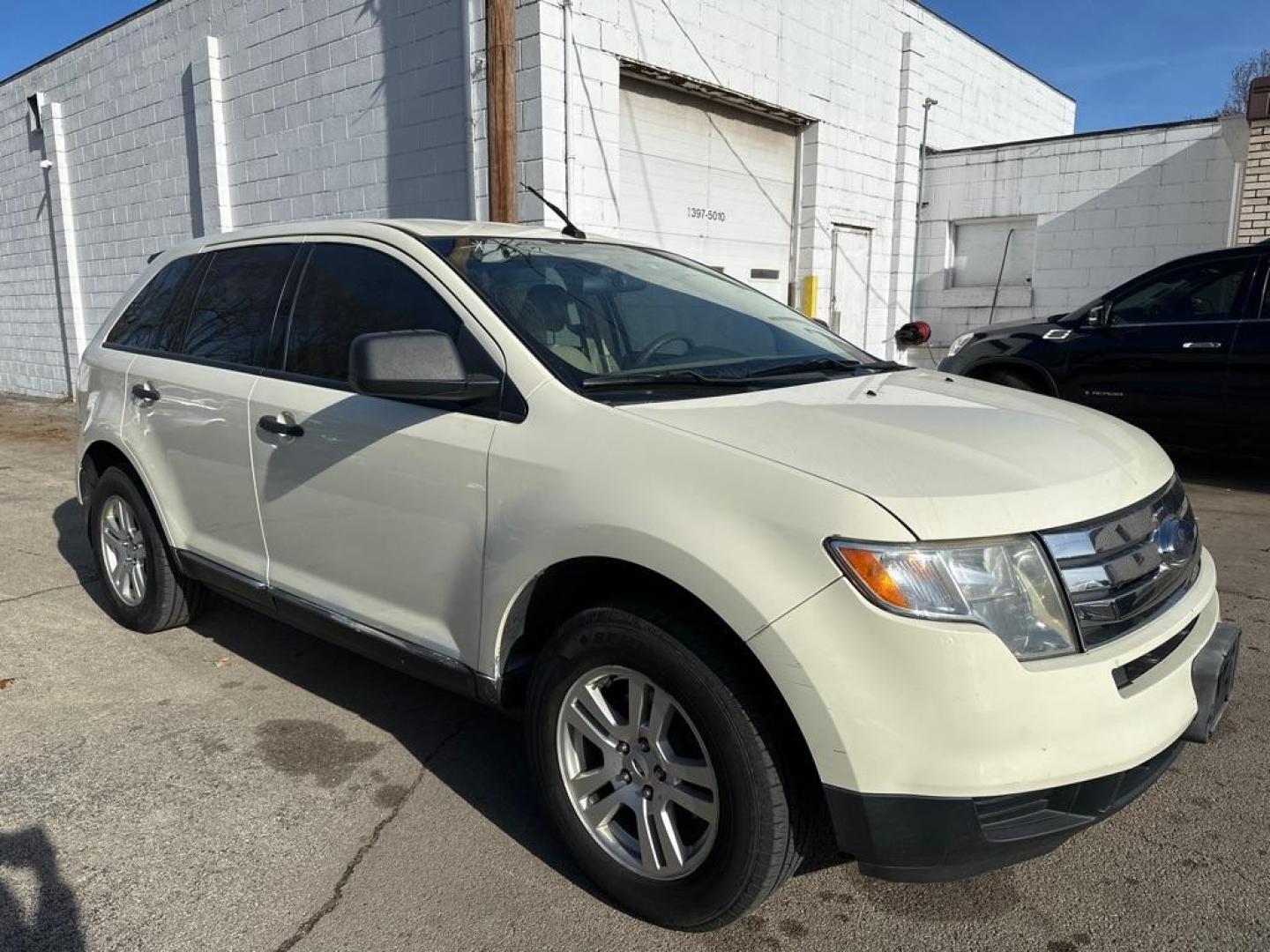 2007 WHITE FORD EDGE SE (2FMDK46C87B) with an 3.5L engine, Automatic transmission, located at 1708 Broadway, Rockford, IL, 61104, (815) 397-5010, 42.252522, -89.069359 - Photo#3