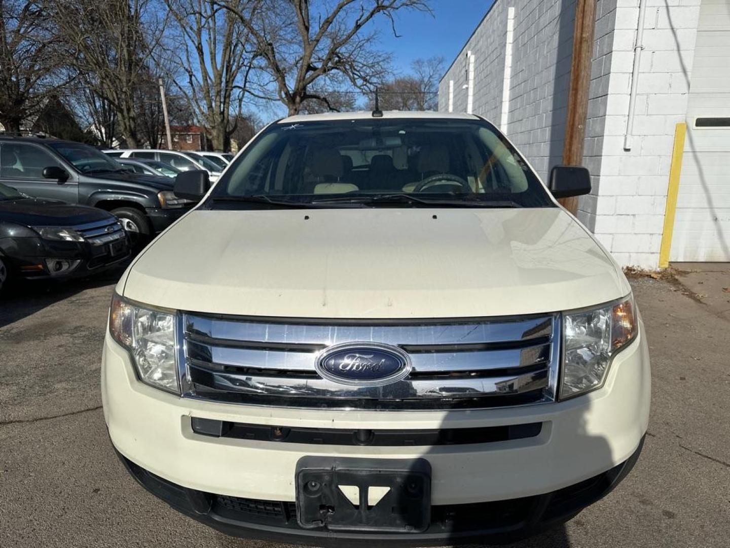 2007 WHITE FORD EDGE SE (2FMDK46C87B) with an 3.5L engine, Automatic transmission, located at 1708 Broadway, Rockford, IL, 61104, (815) 397-5010, 42.252522, -89.069359 - Photo#4