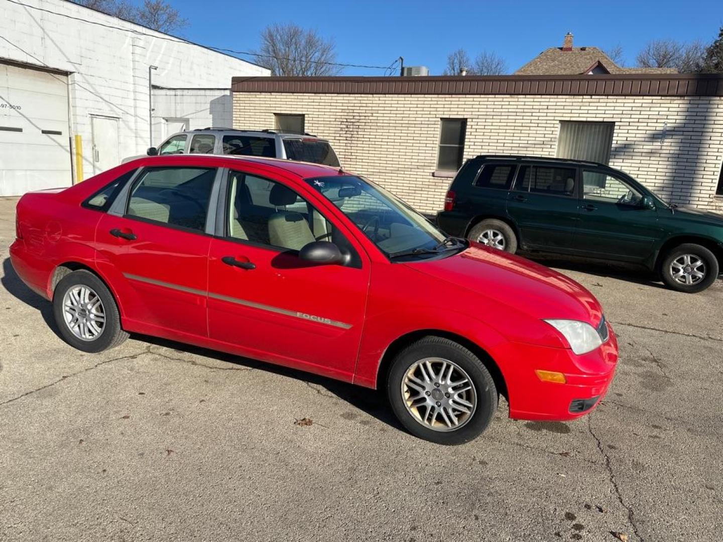 2007 RED FORD FOCUS ZX4 (1FAHP34N67W) with an 2.0L engine, Automatic transmission, located at 1708 Broadway, Rockford, IL, 61104, (815) 397-5010, 42.252522, -89.069359 - Photo#3