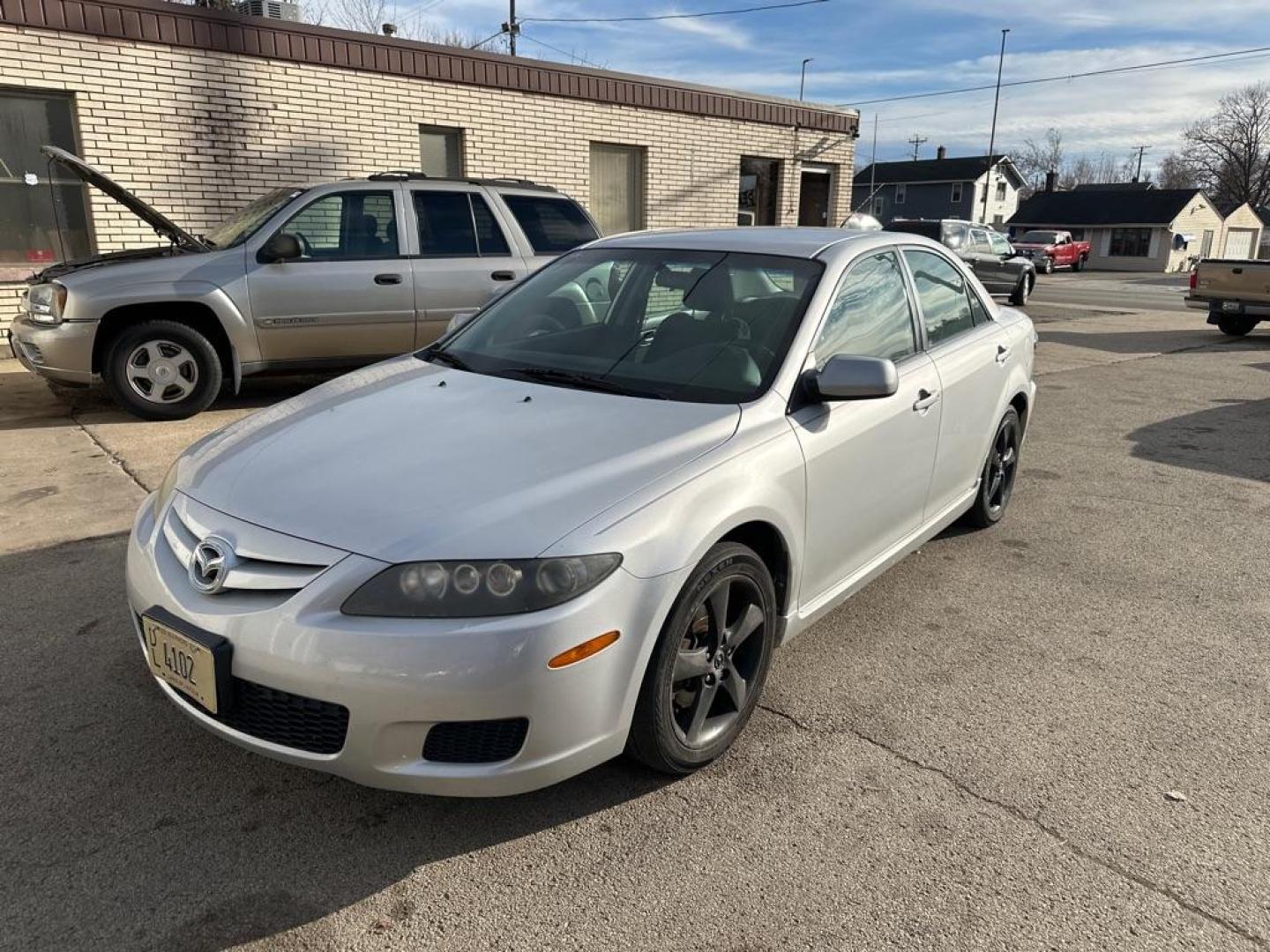 2008 SILVER MAZDA 6 I (1YVHP80C585) with an 2.3L engine, Automatic transmission, located at 1708 Broadway, Rockford, IL, 61104, (815) 397-5010, 42.252522, -89.069359 - Photo#0