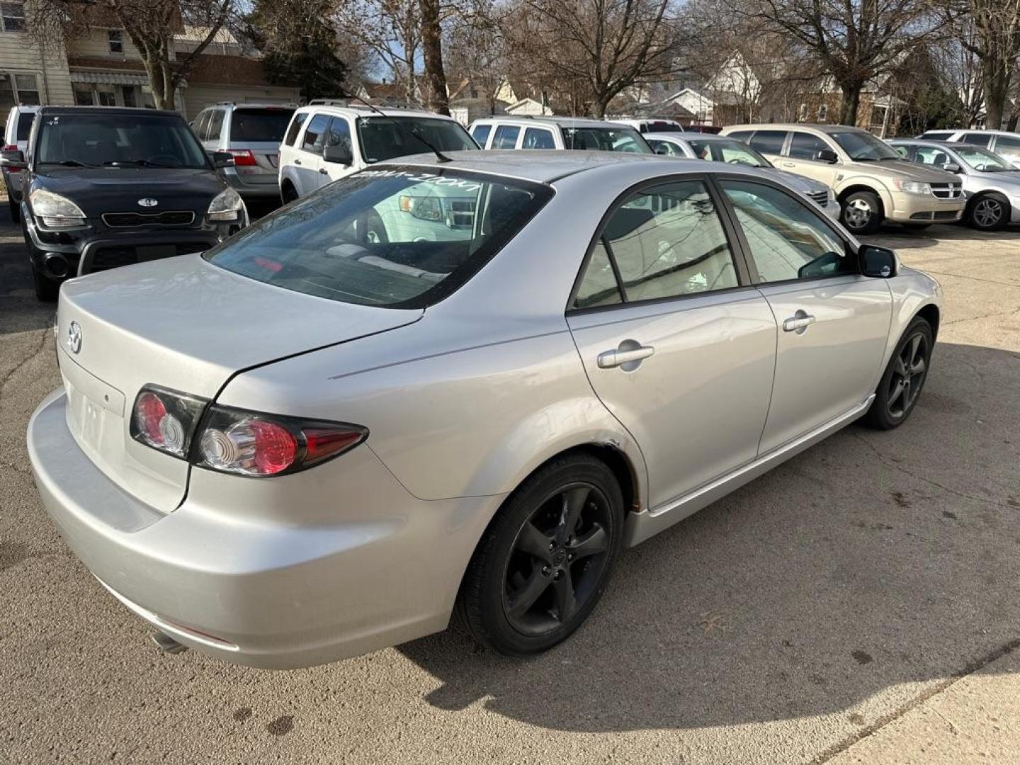 2008 SILVER MAZDA 6 I (1YVHP80C585) with an 2.3L engine, Automatic transmission, located at 1708 Broadway, Rockford, IL, 61104, (815) 397-5010, 42.252522, -89.069359 - Photo#3