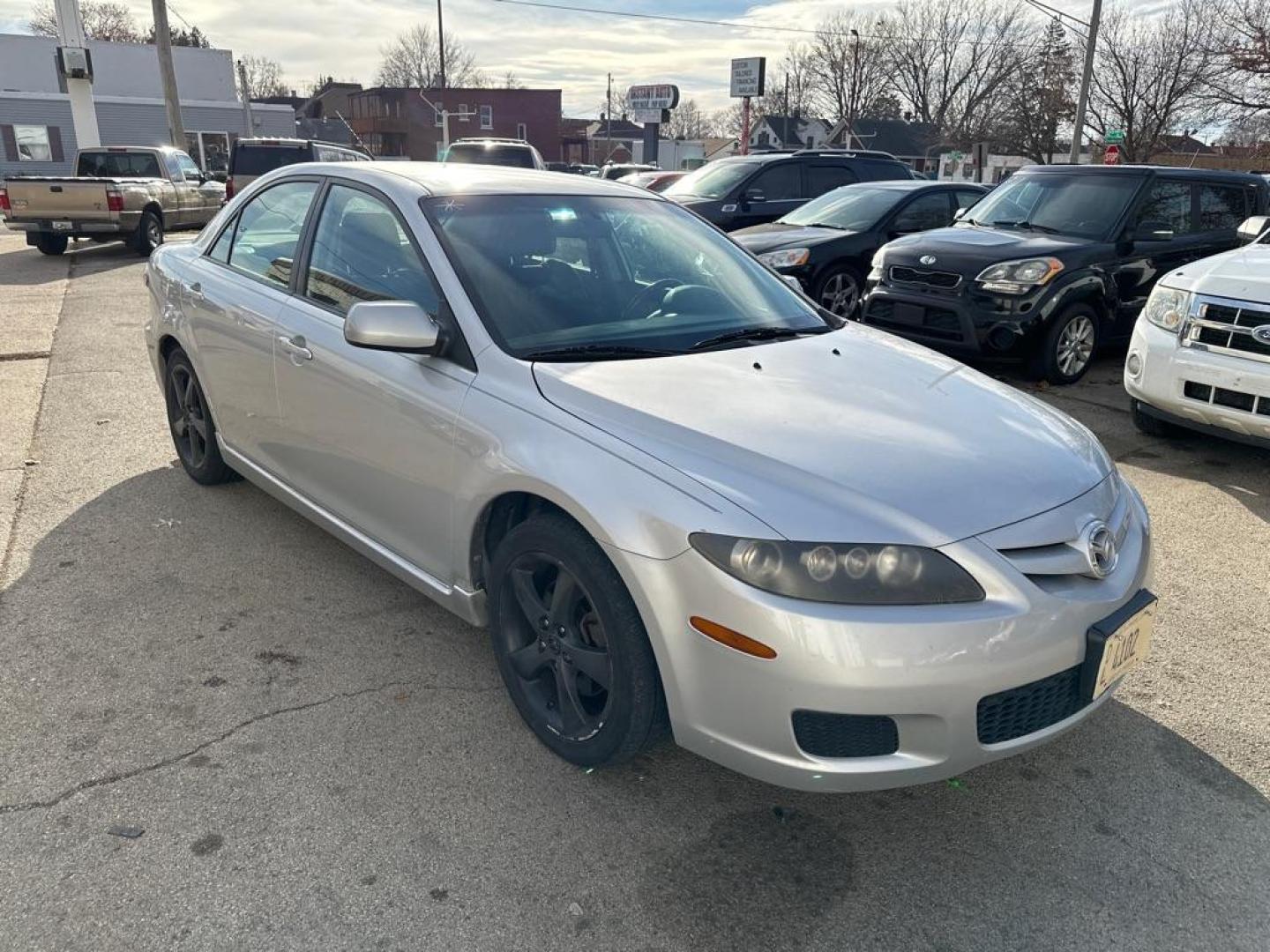 2008 SILVER MAZDA 6 I (1YVHP80C585) with an 2.3L engine, Automatic transmission, located at 1708 Broadway, Rockford, IL, 61104, (815) 397-5010, 42.252522, -89.069359 - Photo#4