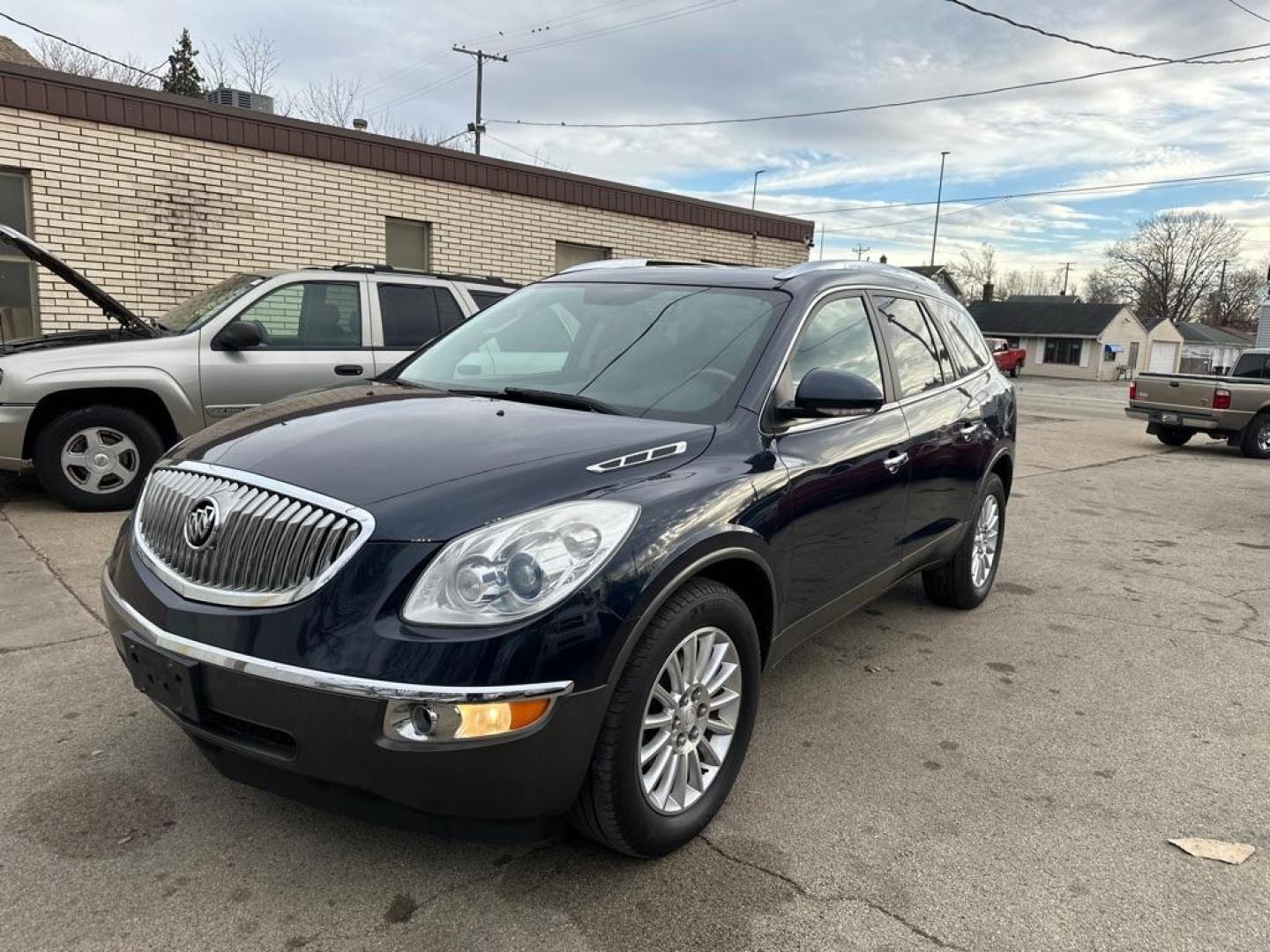 2011 BLUE BUICK ENCLAVE CXL (5GAKVBED5BJ) with an 3.6L engine, Automatic transmission, located at 1708 Broadway, Rockford, IL, 61104, (815) 397-5010, 42.252522, -89.069359 - Photo#0