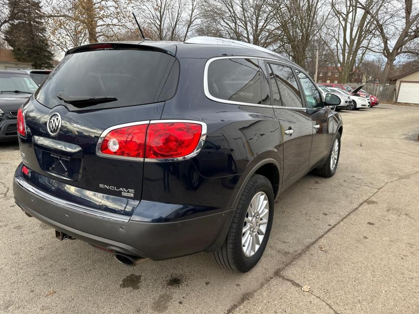 2011 BLUE BUICK ENCLAVE CXL (5GAKVBED5BJ) with an 3.6L engine, Automatic transmission, located at 1708 Broadway, Rockford, IL, 61104, (815) 397-5010, 42.252522, -89.069359 - Photo#2