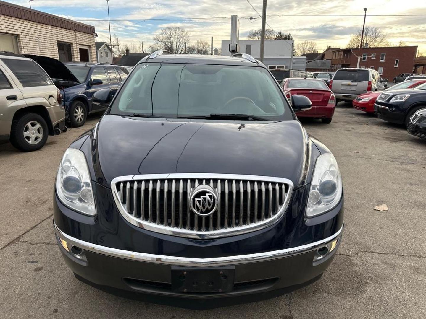 2011 BLUE BUICK ENCLAVE CXL (5GAKVBED5BJ) with an 3.6L engine, Automatic transmission, located at 1708 Broadway, Rockford, IL, 61104, (815) 397-5010, 42.252522, -89.069359 - Photo#4